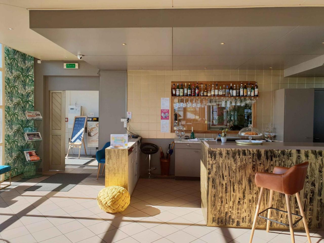 Hotel Du Val Cernier エクステリア 写真