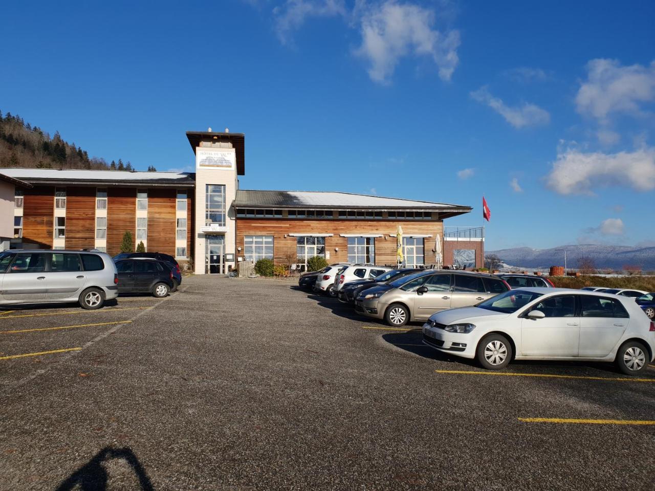 Hotel Du Val Cernier エクステリア 写真
